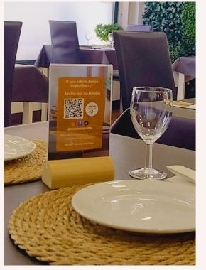 Acrílico de mesa com QR code para restaurante